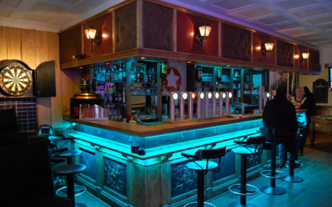 The-Station-Tavern-Cannes-2